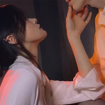 心里没有光的人,怎么也不会快乐情侣头像我要个性网