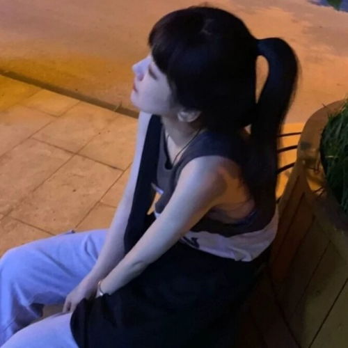 甜系女生头像时而情绪崩溃时而自愈