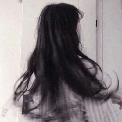 qq头像2019年女背影迷上你的背景飘飘长发