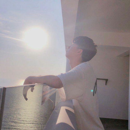 头像黑色系冷酷男生写真