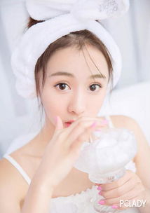 宋欣佳怡浴室写真修长美腿上演禁欲系诱惑