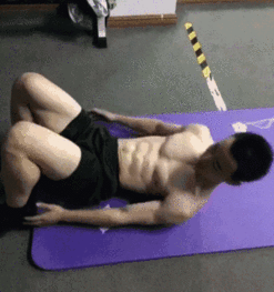 网络爆红的快手腹肌一哥,身材撩人,制服更撩人