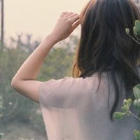 求唯美的女生背影头像
