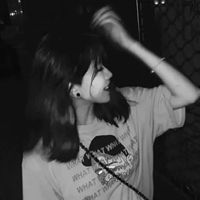 黑的头像纯黑的女生头像