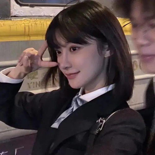 情侣头像丨把你放在心里也要抱在怀里