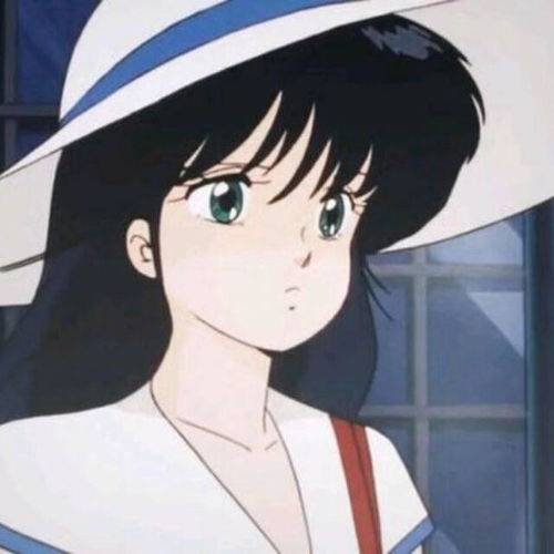 有一个绿色眼睛黑色头发的女生动漫人物她是谁