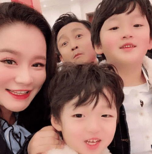 冉莹颖晒照疑生4胎,小儿子呆萌可爱颜值高邹市明命里真没女儿