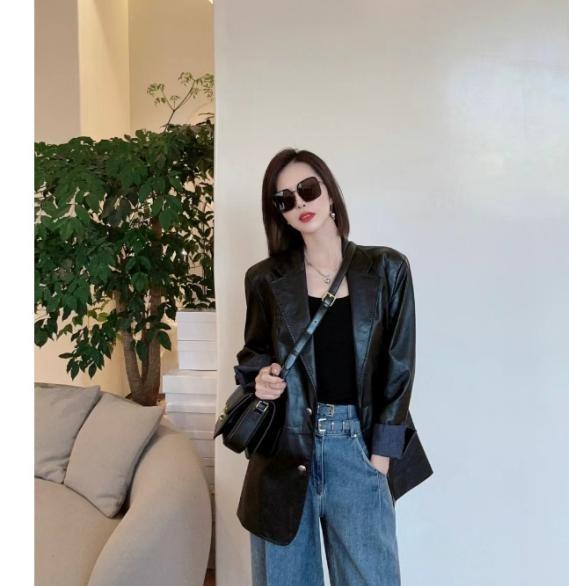 没想到,今年皮衣火遍半个时尚圈瞧潮人这样穿,多高级时髦