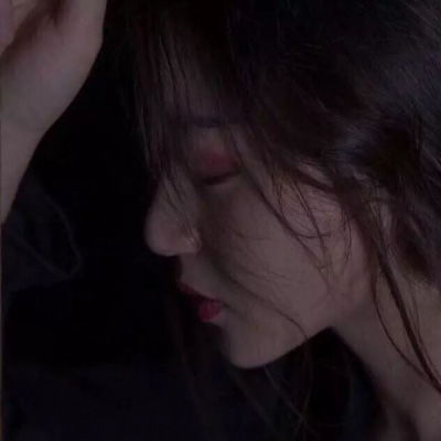 抑郁症头像女生压抑图片伤感头像女生冷淡