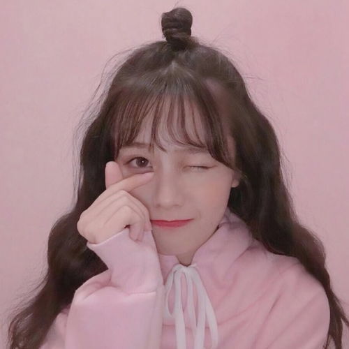 丸子头粉嫩妹子