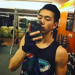 男色腹肌更撩人鼻血忍住
