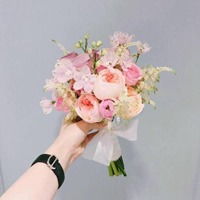 手捧花的女生森系头像最新微信头像图片大全
