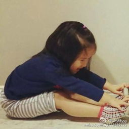 找情侣图片,可爱小孩子一男一女,搞怪点