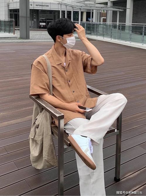 浅色系搭配初秋里的温柔风,别人家的男朋友都是这么穿的