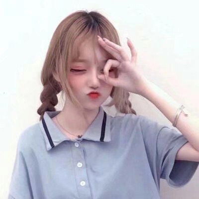 治愈系头像女生黄色裙子配饰