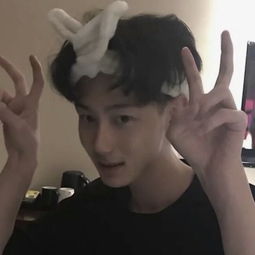 抱宠物男生头像猫咪可爱