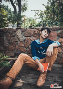 李振身处于秘密花园中治愈系男友般暖人心弦