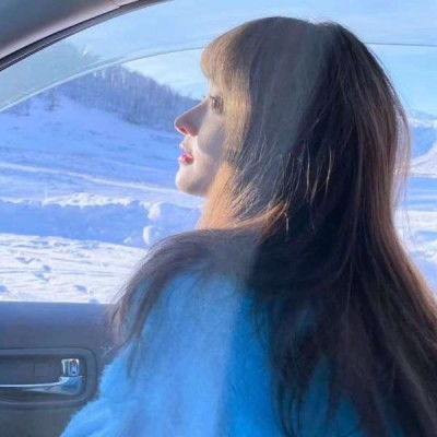 女生头像积极向上,充满希望
