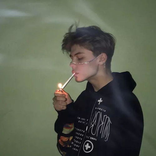 男生头像懂得知足常乐每天就会有满口袋的幸福感