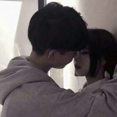 羞羞情头亲吻系列图片最近比较火的接吻情侣头像