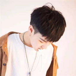 男生发型两边剃掉,一秒变帅哥