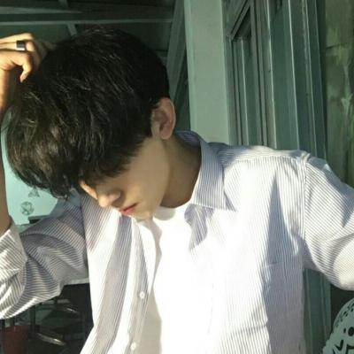 男生白衬衫小清新头像