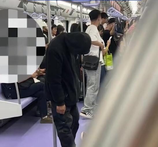 西安地铁黑衣男子身份确定