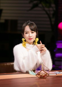 宋茜亮相心动的信号流苏花瓣耳环营造仙女系浪漫