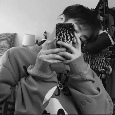 黑色系高冷男头qq头像