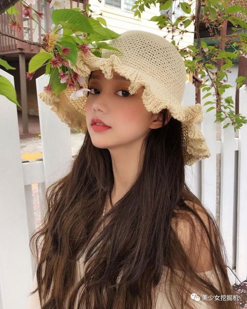 高三因撞脸何炅赵薇上热搜,毕业后隐姓埋名当模特也难逃走红