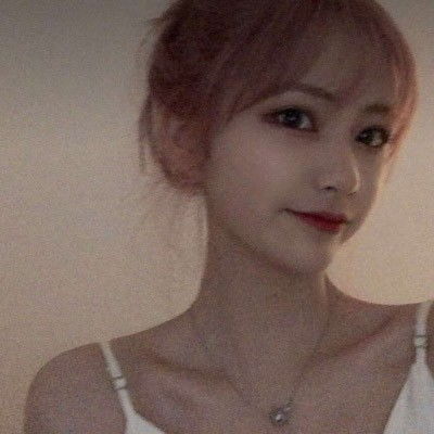 2021精致性感女生锁骨露肩头像,女生头像图片