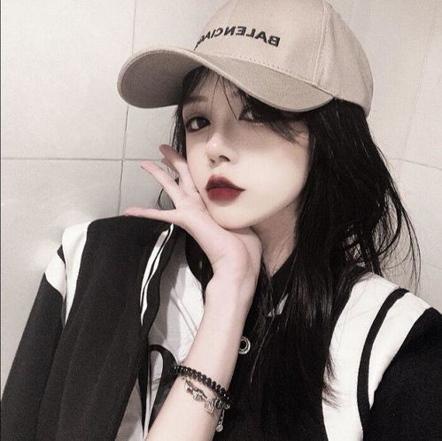 女