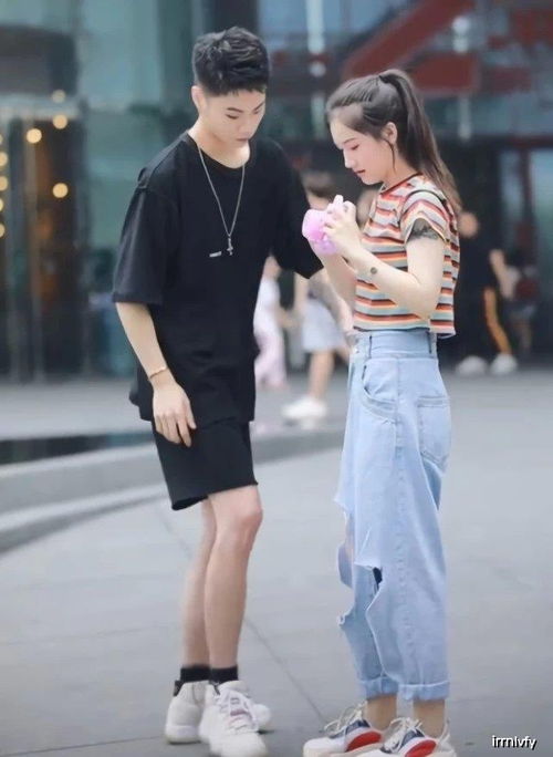 现在的小情侣是咋回事总喜欢换着裤子穿,真想踹飞狗粮